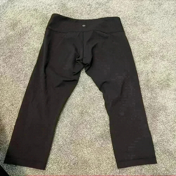 Lululemon Black Crop Leggings size 8 - Picture 3 of 4